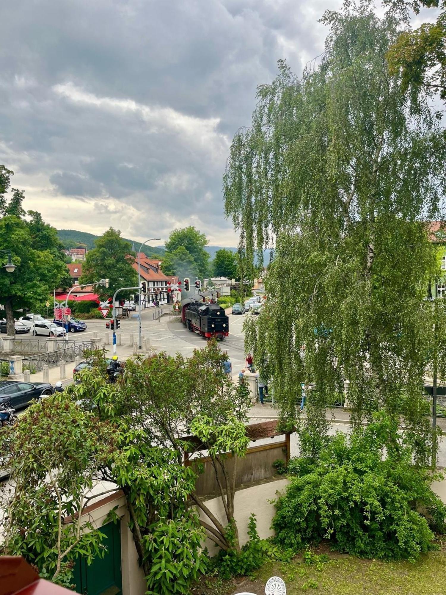 Harztraeume No1 # Parkplatz # Altstadt # Brockenbahn Wernigerode Buitenkant foto